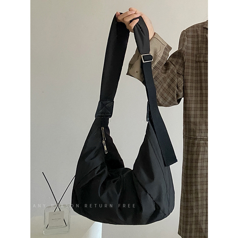designer Crossbody Bag for Women 2025 Autumn Winter New Large Capacity Dumpling Bag Down Cotton Simple Versatile Shoulder Bag