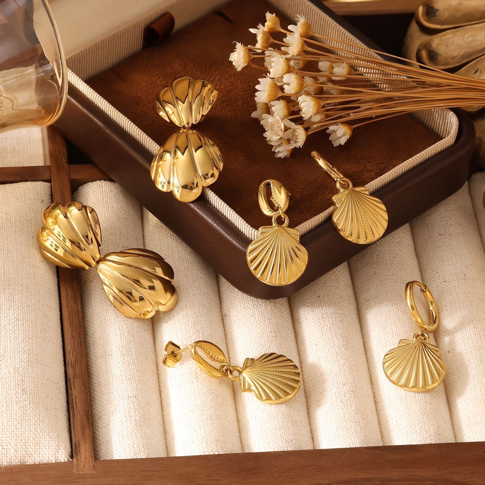 Ocean Titanium Gold Plated Stainless Steel Scallop Earrings for Women Fashion Dia-Studded Ear Jewelry