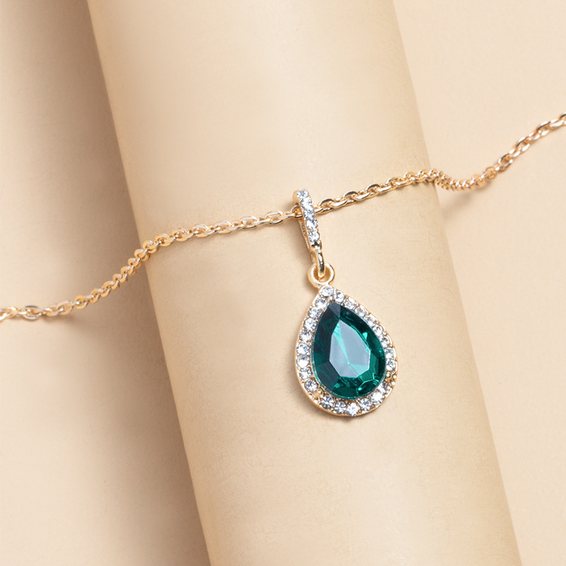 New European and American Style Vintage Collarbone Necklace with Emerald Green Drop shaped Crystal Pendant for Women
