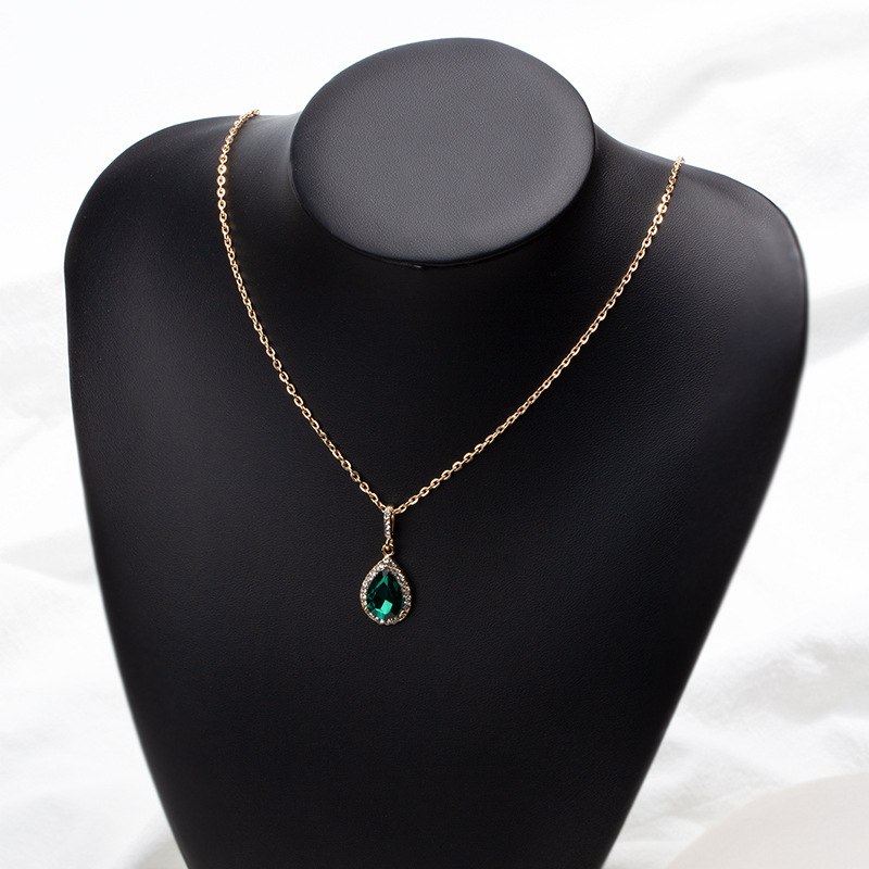 New European and American Style Vintage Collarbone Necklace with Emerald Green Drop shaped Crystal Pendant for Women