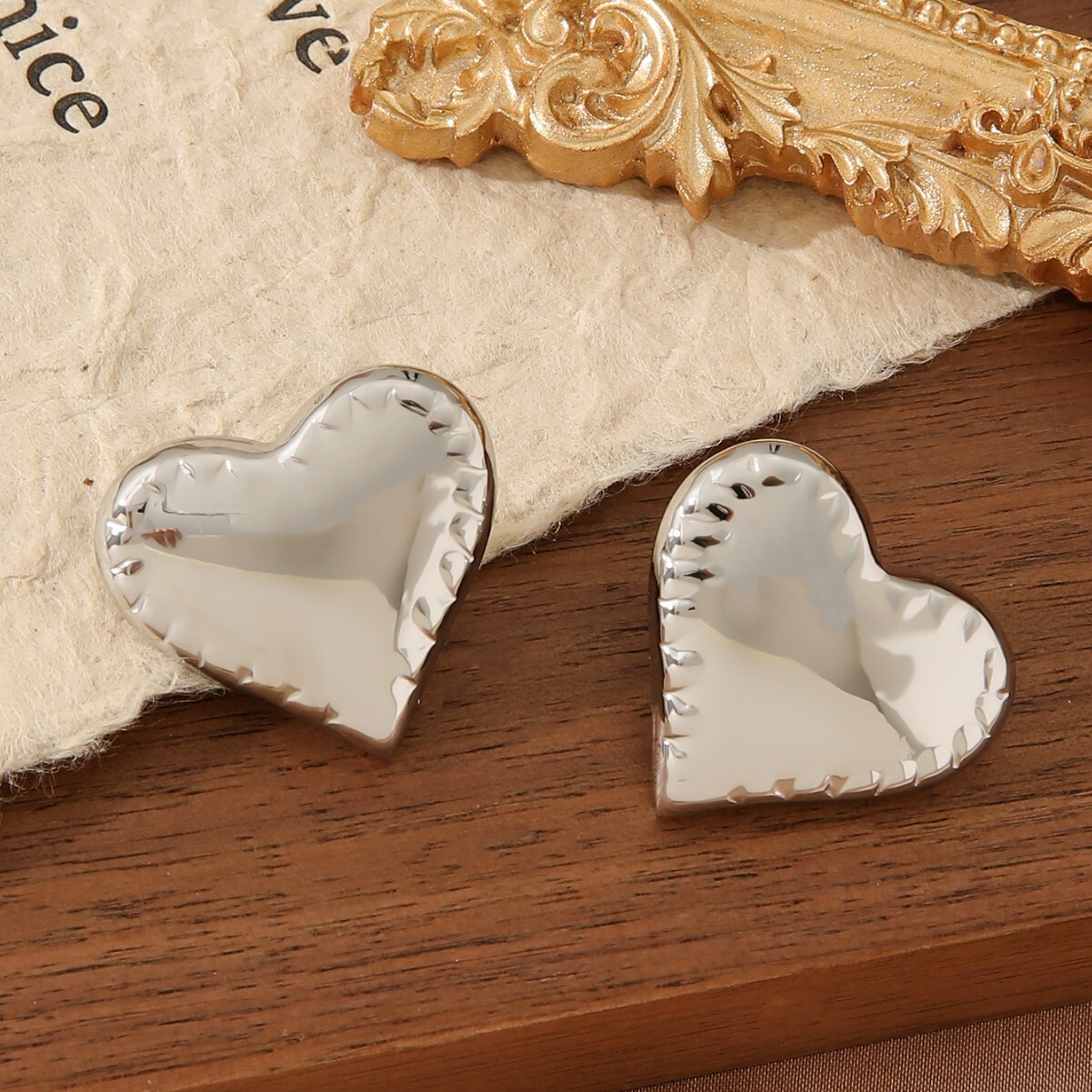 Fashion Titanium Steel Flower Earrings Light High-end Sense Women Gold-plated Hollow Non-fading Niche Metal Ear Jewelry