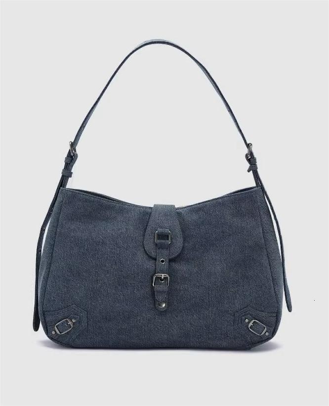 designer 2025 Autumn New Women's Bag Fashion Cool Trendy Large Capacity Retro Style Shoulder Crossbody Bag Versatile Underarm Bag