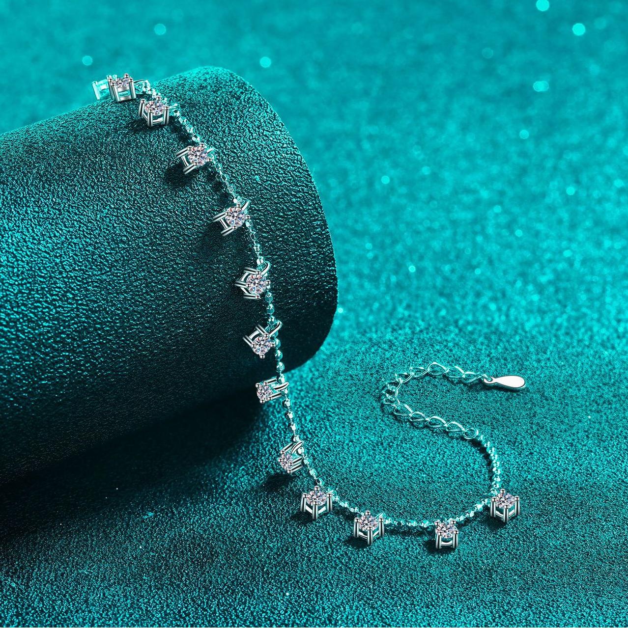 925 Sterling Silver Moissanite Heart Bracelet, Platinum Plated Adjustable Elegant Bracelet for Everyday Luxury