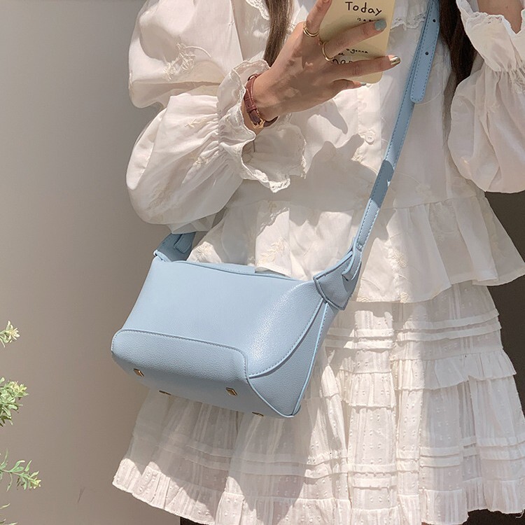 designer Trendy Retro Small Bags for Women 2025 Summer New Fashionable Versatile Crossbody Bag High-end Shoulder Underarm Bag