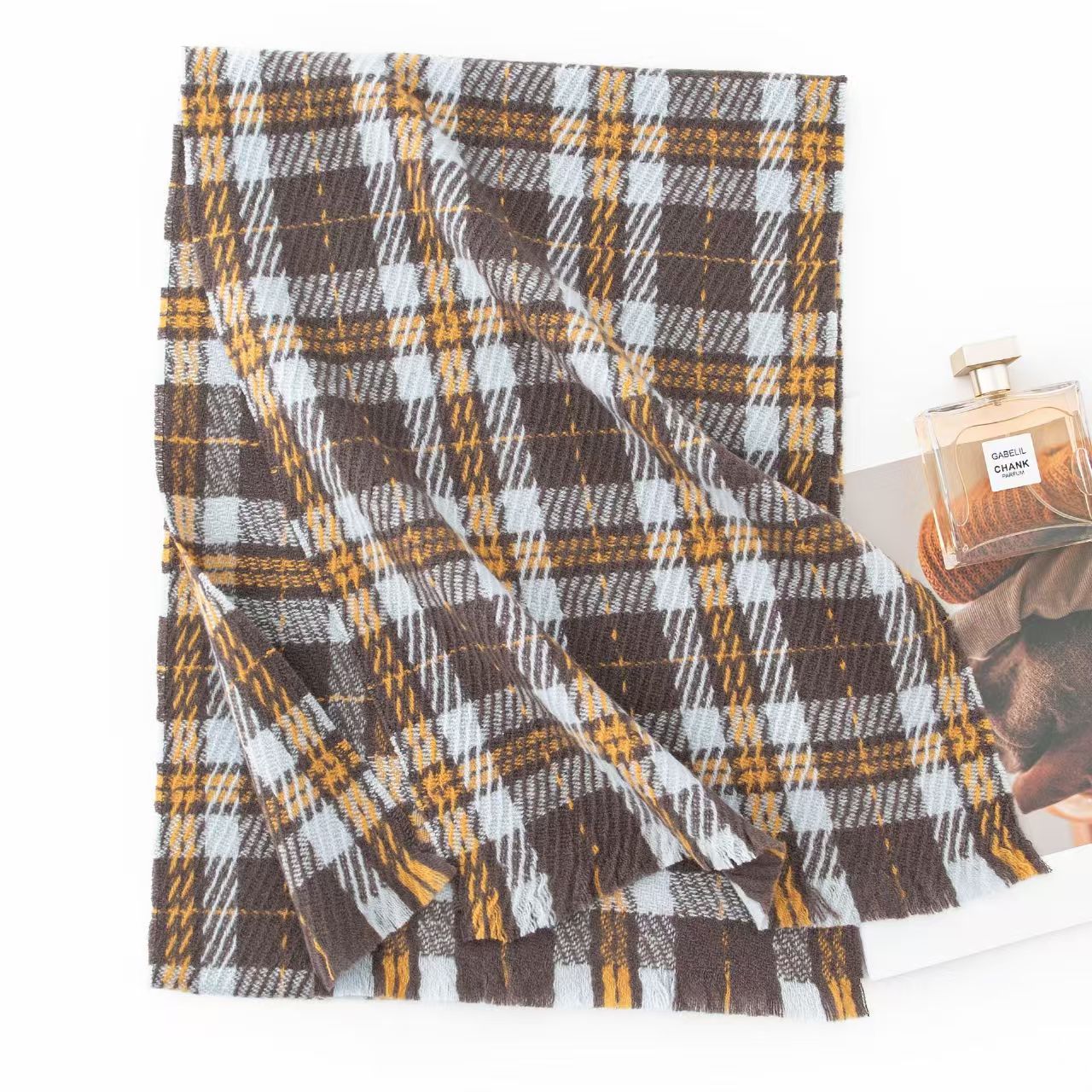 T868100% wool scarf high-end men and women all-match thick retro winter red pattern splicing scarf