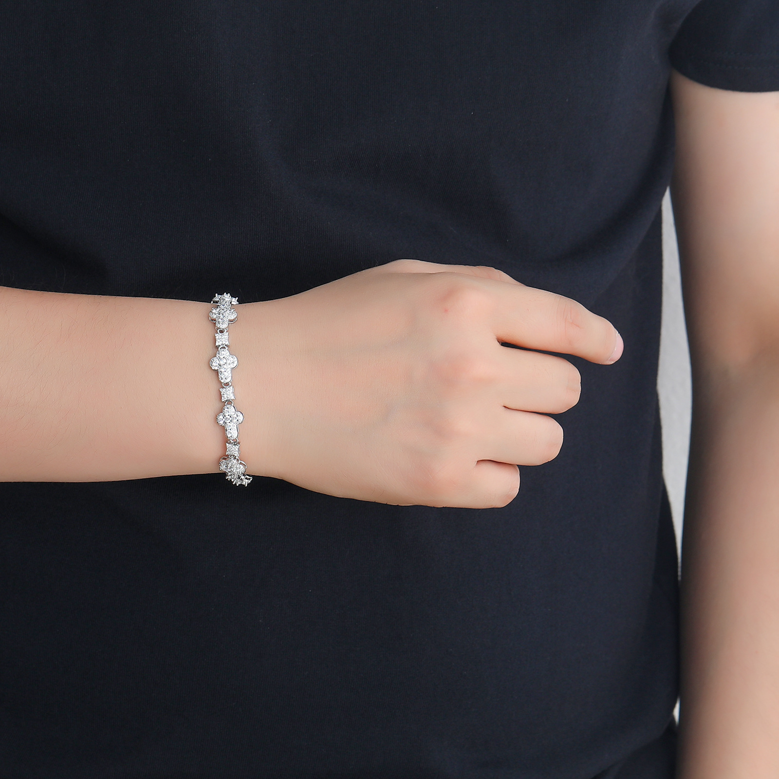 Personalized Hip Hop 10mm Cross Flower Full Moissanite Bracelet for Men and Women Trendy Personalized and niche Jewelry moissanite