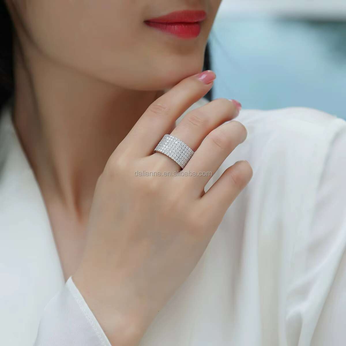 S925 Luxury Custom Moissanite Diamond Rings for Women Classic Style 925 Silver Wedding Engagement Party Ring VVS