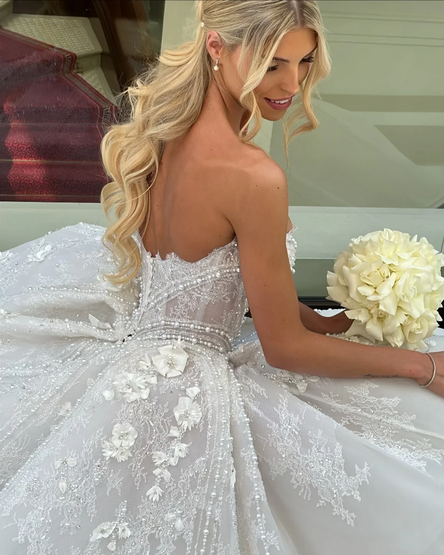 Elegant A Line Wedding Dress For Women Strapless Sleeveless Bridal Gown Appliques Pearls Lace Split Side Sweep Train Dresses Custom Made vestidos de n