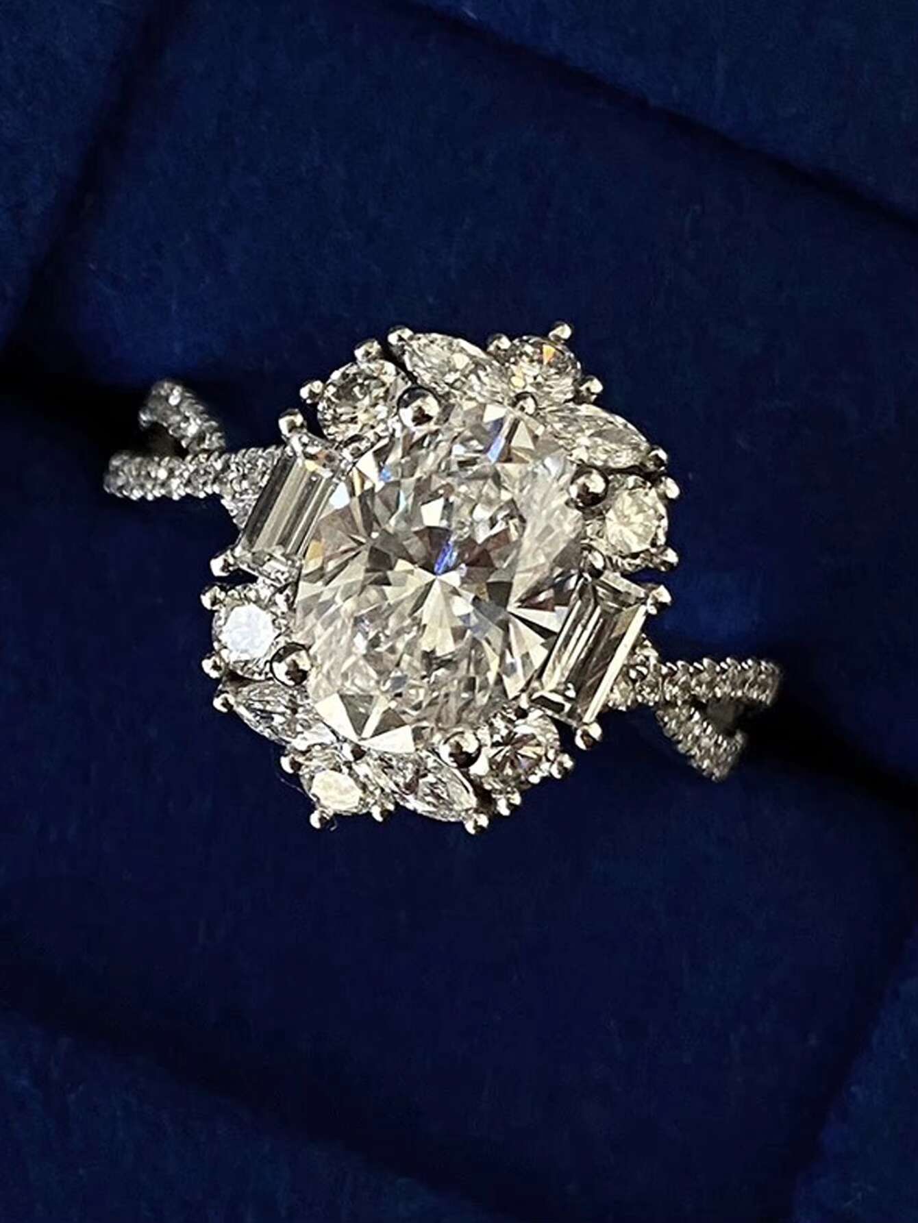 Custom Luxury Oval Cut Cubic Engagement Wedding Gemstone Jewelry for Women 925 Sterling Silver Moissanite Ring