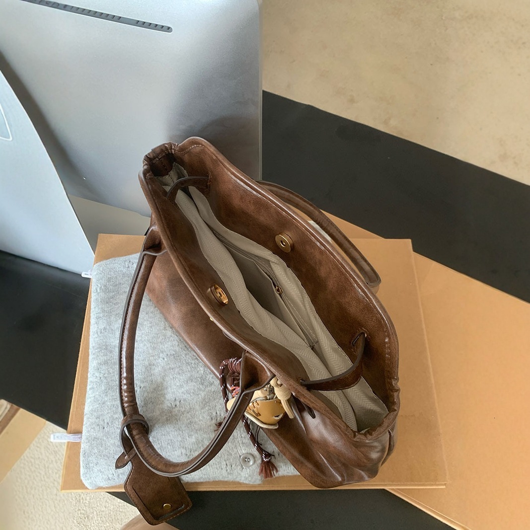 designer Vintage Lazy Style Briefcase Bag for Women, Large Capacity, Textured, Versatile, Simple, Niche Design, Handheld and Shoulder Tote Bag