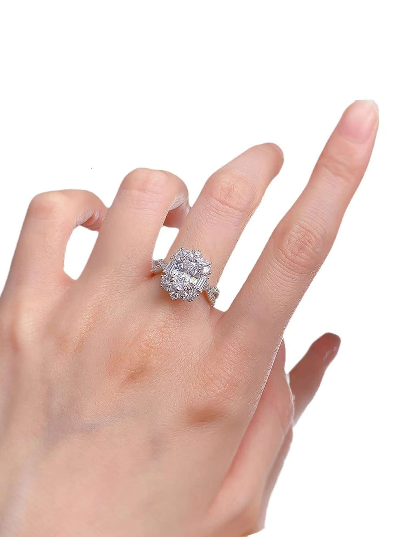 Custom Luxury Oval Cut Cubic Engagement Wedding Gemstone Jewelry for Women 925 Sterling Silver Moissanite Ring