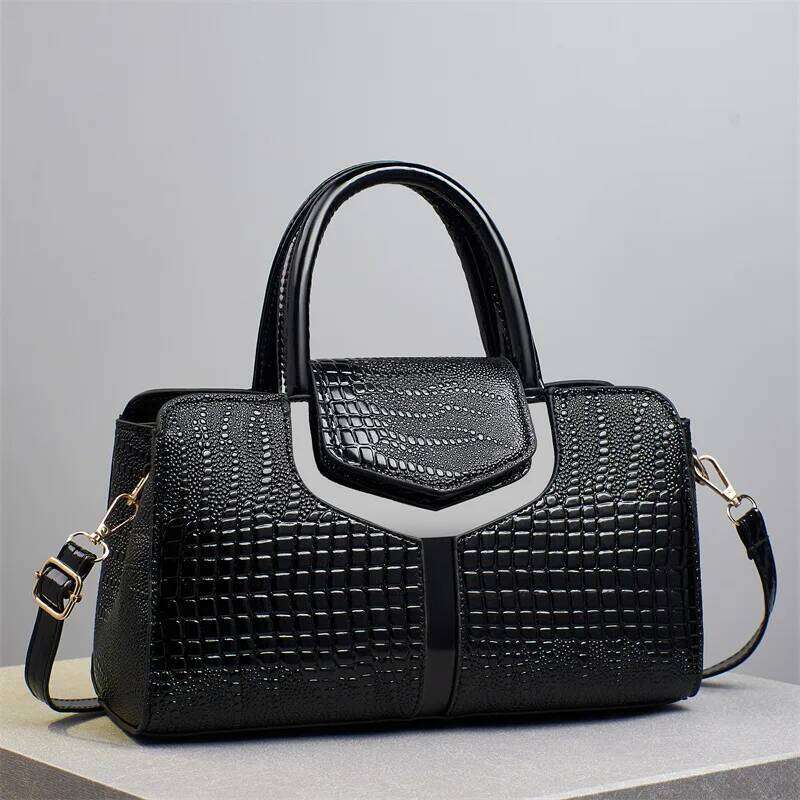2025 Fashion New Crocodile Pattern Handbag Women'S Large Capacity Shoulder Classic Retro Crossbody Commuter Tote Bag