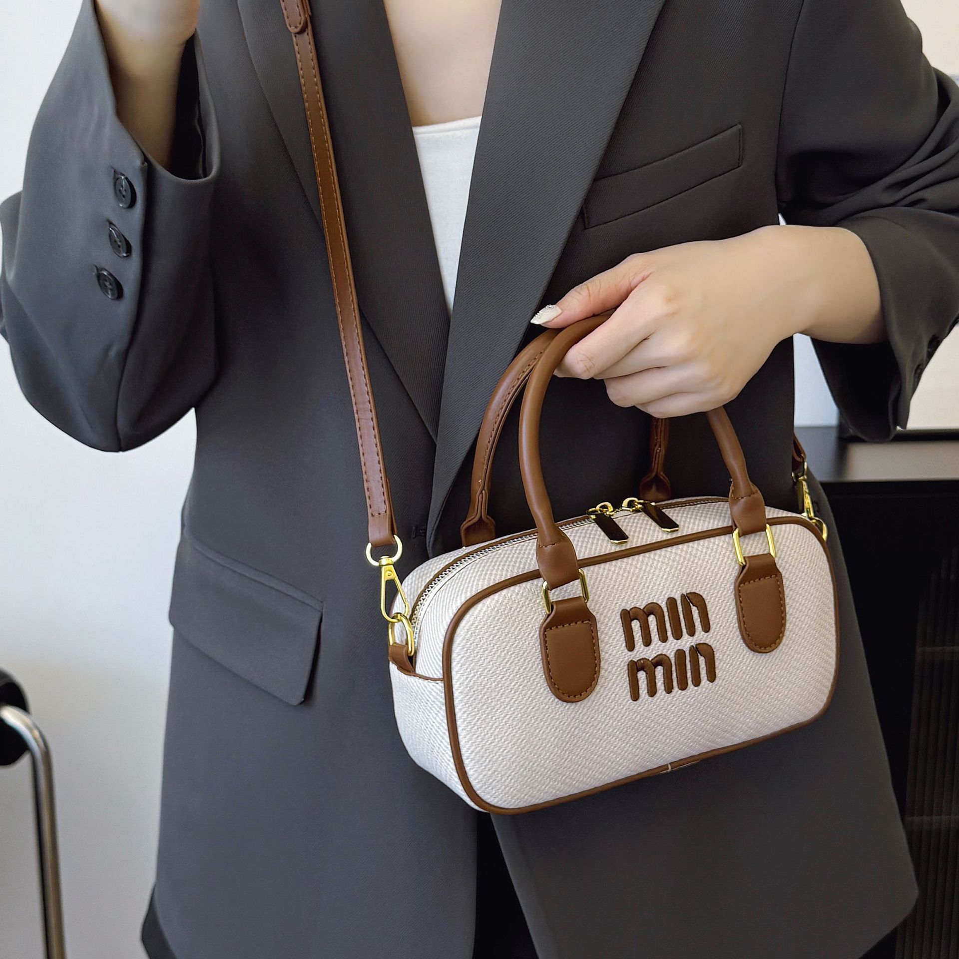 Modern Retro Boston Color-Blocked Handheld Pillow-Style Small Handbag for Women 2025 Style Versatile and Fashionable Shoulder and Crossbody Bag