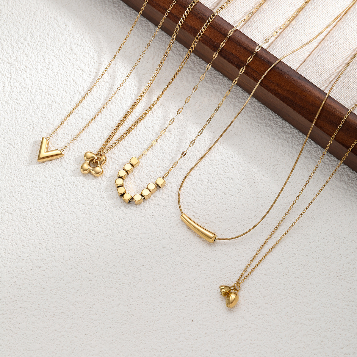 Minimalist Eggplant Geometric Pendant Necklace Round Snake Titanium Steel Clavicle Chain Non-Fading Layered Versatile Gift