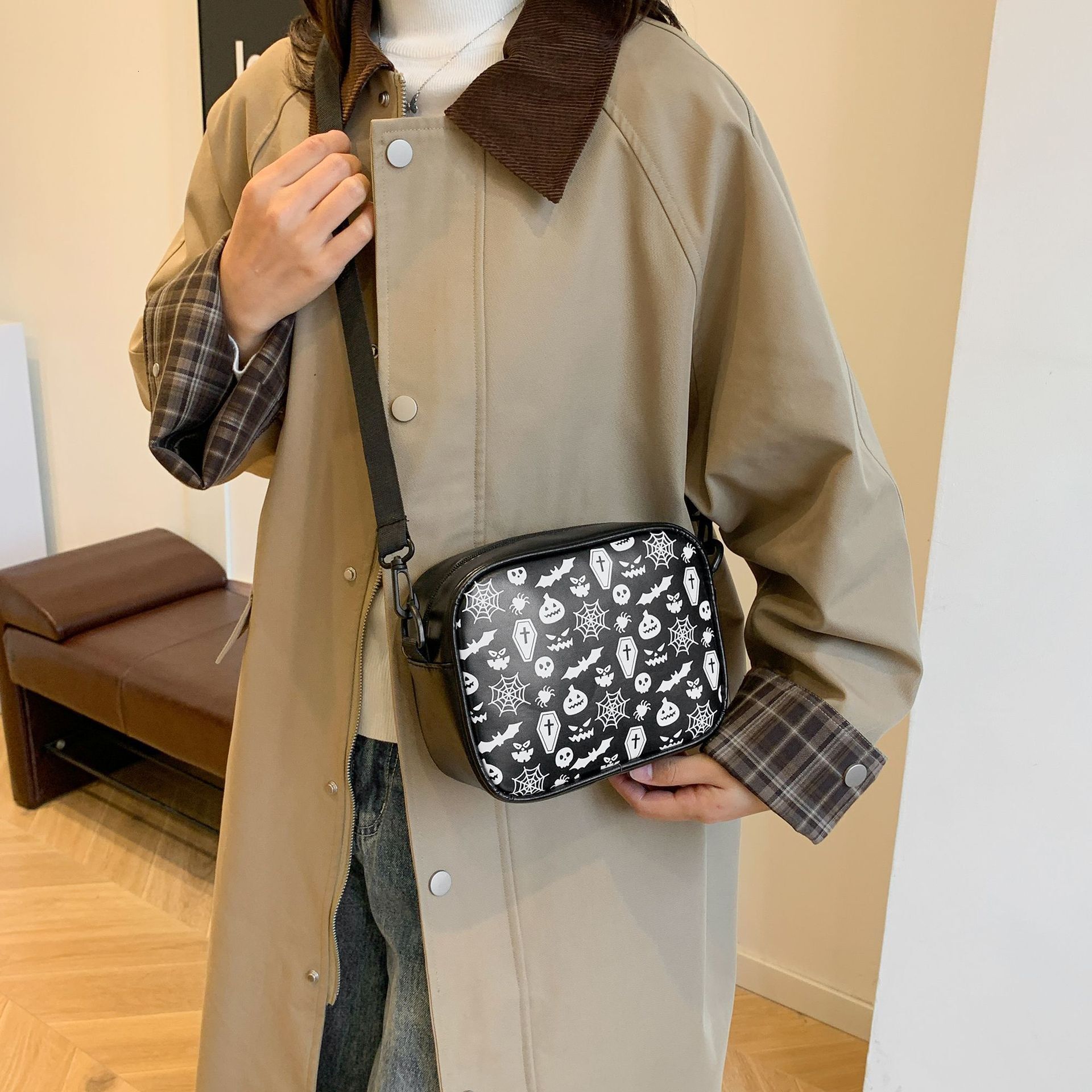 Free Shipping Designer Bag Leisure Commuting Crossbody 2025 Spring New Style Women's Personalized Stylish Shoulder Bag Fashionable And Simple Sma