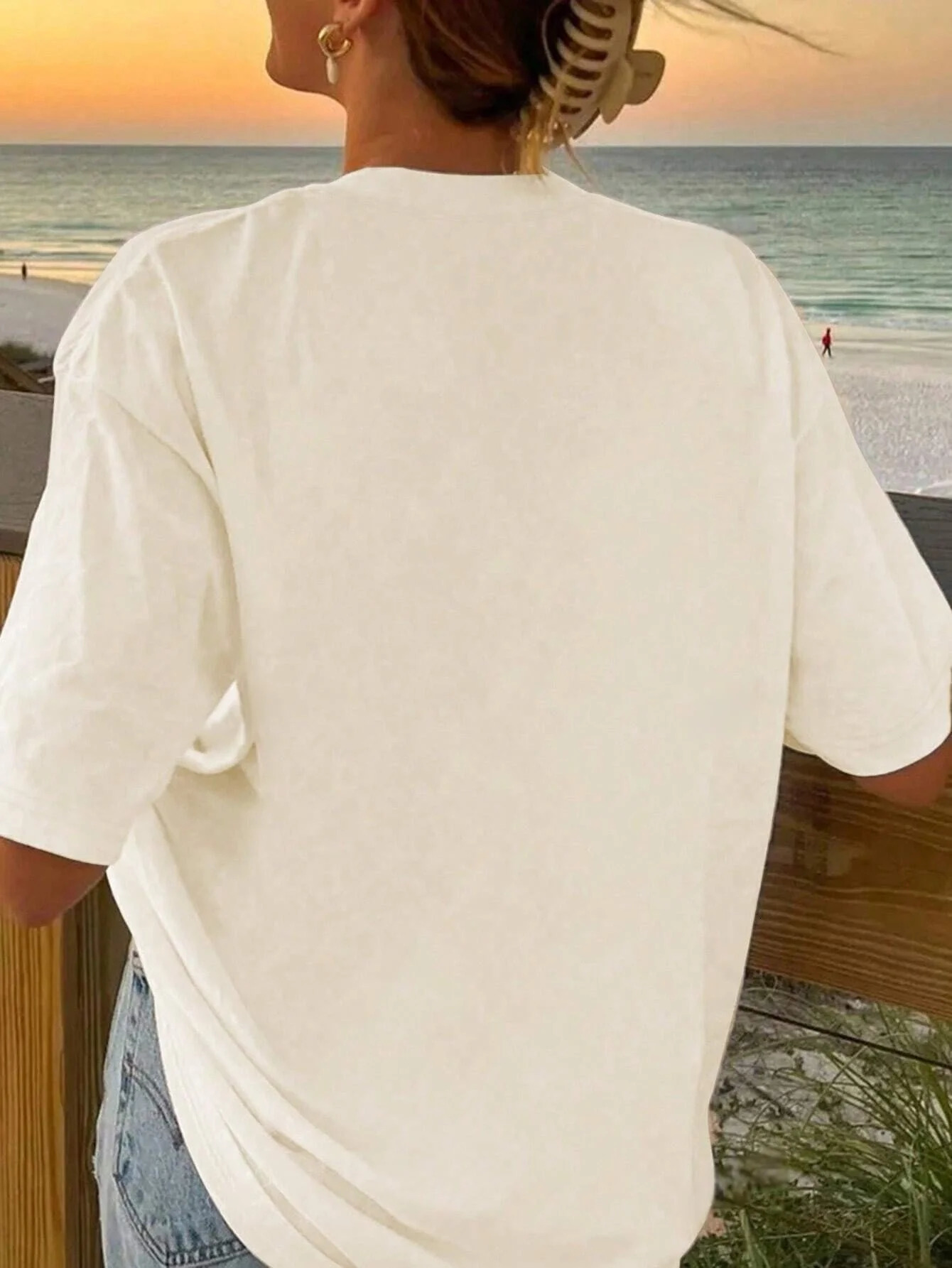 Dachshund and letter print short-sleeved T-shirt Casual and versatile style Suitable for summer daily wear and going out 250529