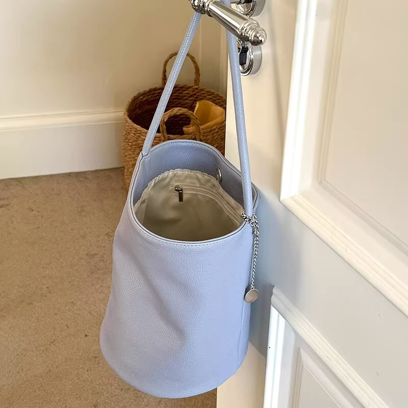 designer 2025 New Korean Niche INS Litchi Grain Soft Leather Simple Bucket Bag Fashion Versatile Shoulder Underarm Bag for Women