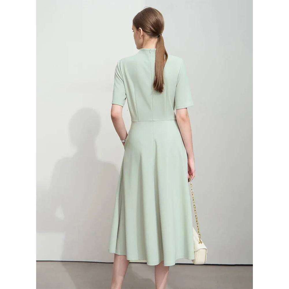 Amii Minimalist 2025 Spring New Short Sleeved Solid Elegant Commuter Stand Up Collar Splicing Waist Dress Drape Skirt 12541006