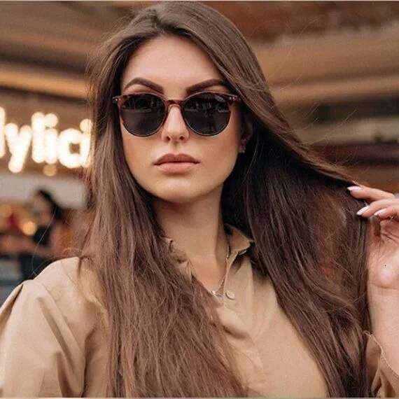 Vintage Fashion Round Sunglasses Women Men 2024 Brand Design Retro Rivet Yellow Blue Lens Square Sun Glasses Male Female Goggles designer bag