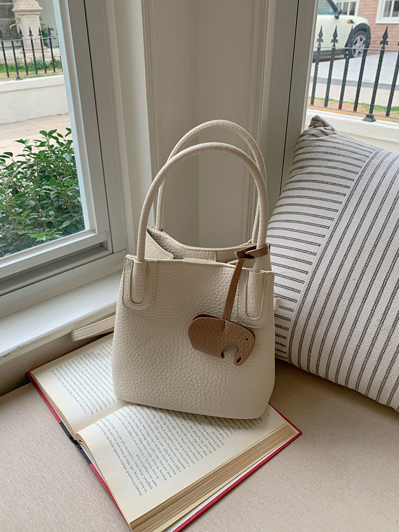 designer High-Quality Texture Large Capacity Bucket Bag for Women New 2025 Summer Niche High-End Lazy Commuter Shoulder Crossbody Bag