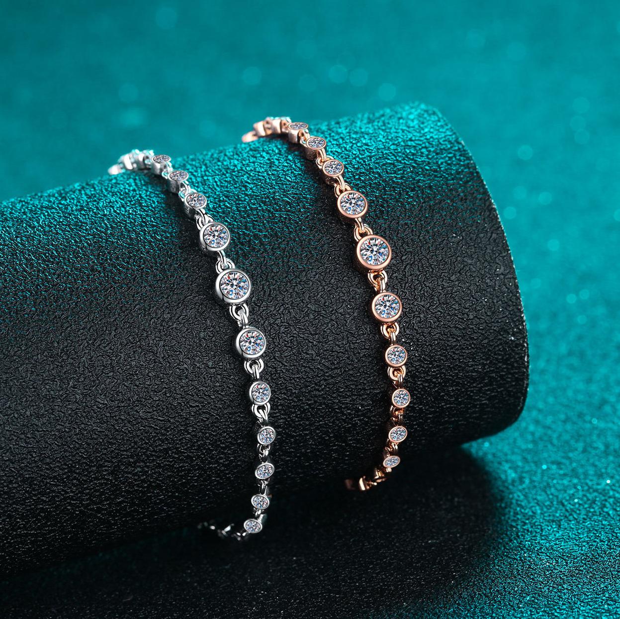 Sophisticate Your Style with This Charming 925 Silv' Necklace Featuring Radiant Moiss'te Beads