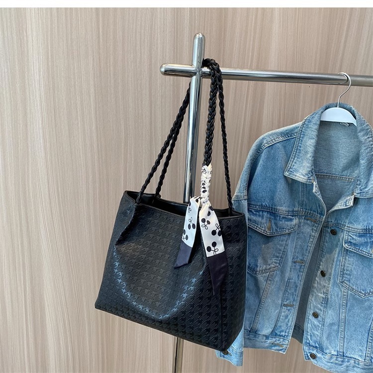 Fashion Large Capacity Bag New Women's Fashion Commuter Shoulder Bag Summer Fashion Handbag Designer Women's Crossbody Bag