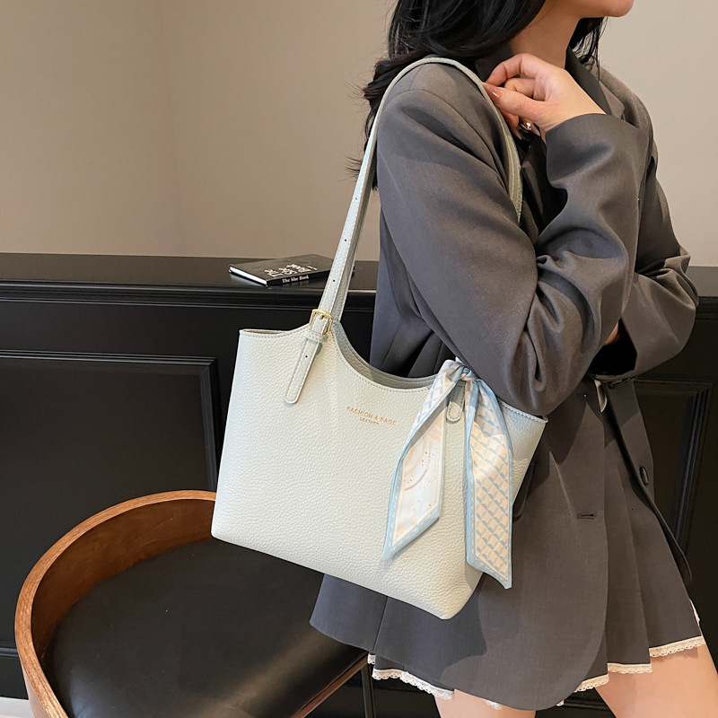 designer Fashion Simple Retro Large Capacity Tote Bag for Women 2025 New Casual Versatile Office Commute Underarm Shoulder Bag