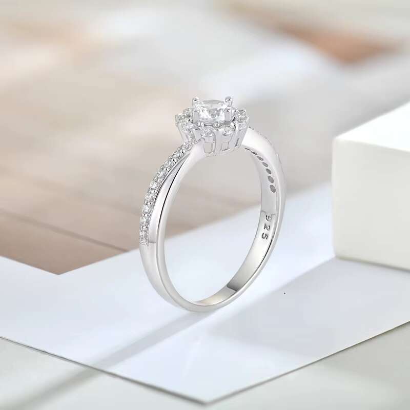 Hot Fashion S925 Sterling Silver Couple Diamond Ring Shining Custom Moissanite Zirconia for Sending Love Your Girlfriend