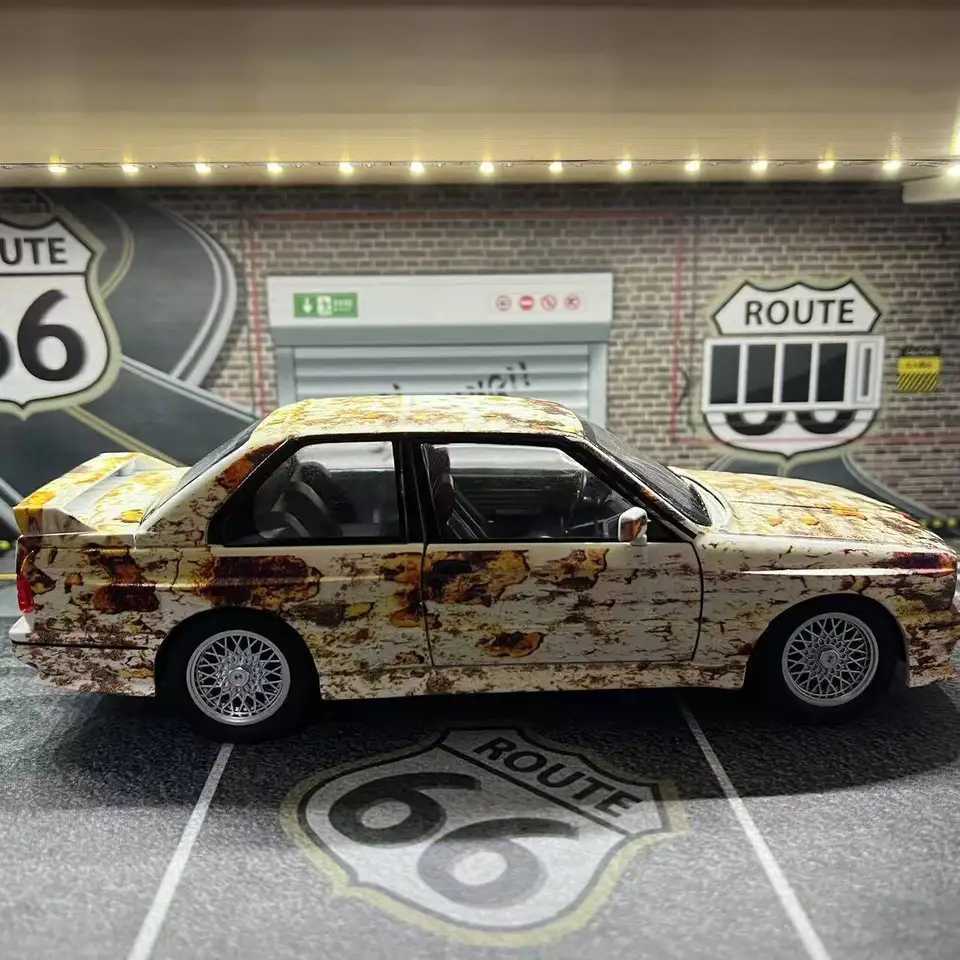 1 24 1988 M3 E30 Rust Damaged Version Alloy Sports Car Model Diecasts Metal Classic Vehicles Car Model Sound Light Kids Toy Gift Z250602