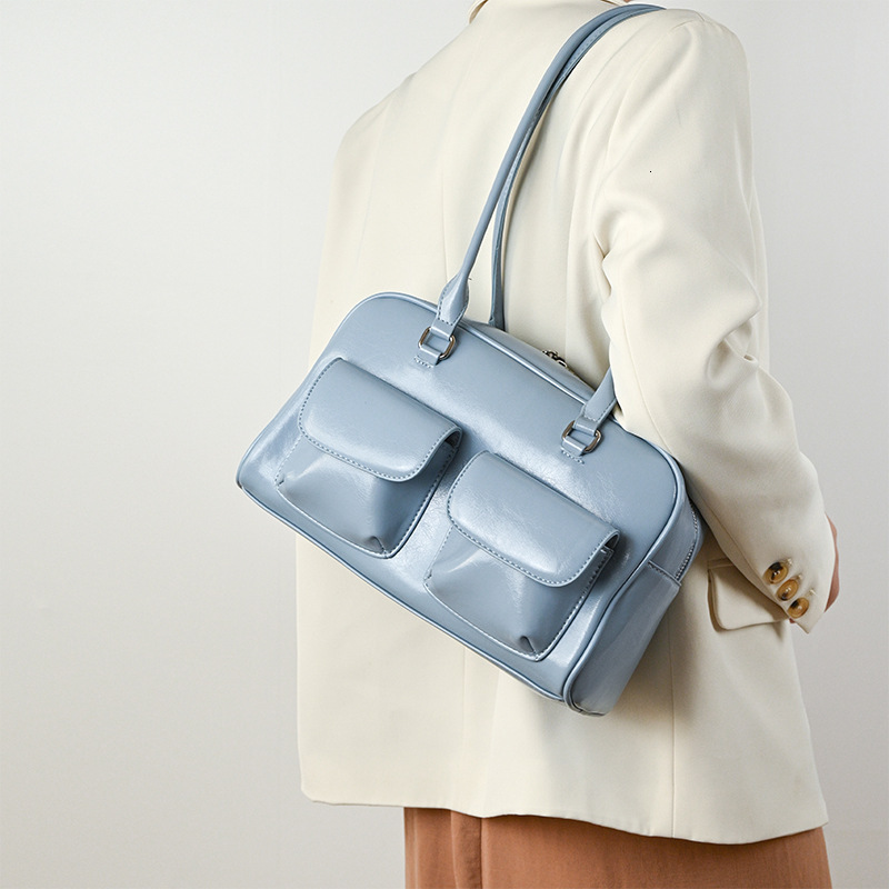 designer 2025 New Tote Bag Large Capacity Women's Shoulder Underarm Bag Oil Wax Leather Double Pocket Casual Handbag