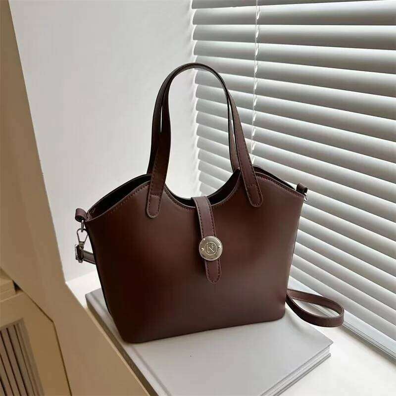 Designer Luxury Texture Women's 2025 New Retro Versatile Crossbody Casual Work Commuting Hand-Held Bucket Bag Large Capacity