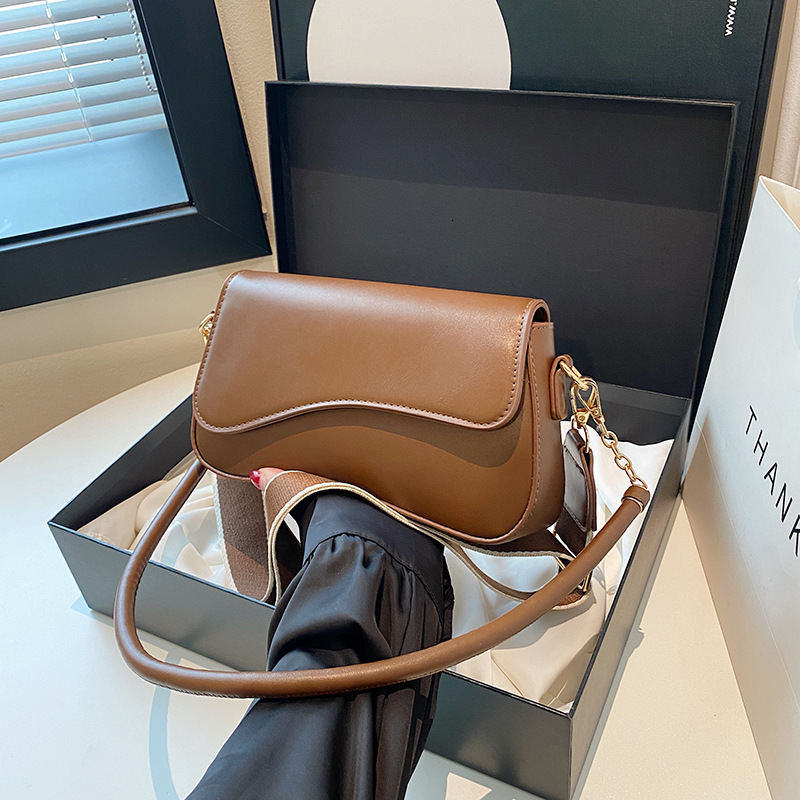 designer Cross-border Bags Niche Texture Single Shoulder Underarm Bag for Women 2025 New Vintage Versatile Single Shoulder Crossbody Small Square Bag