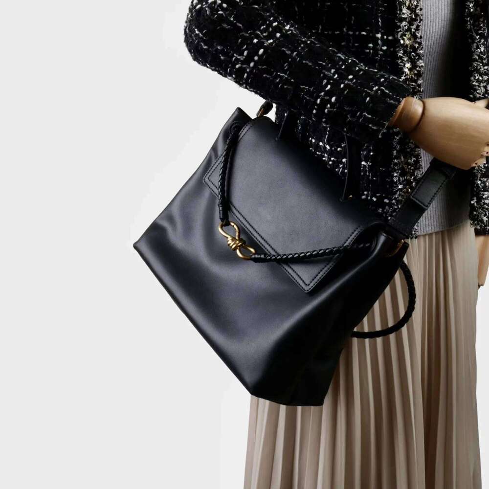 Hand Women 2025 New Retro Shoulder Bags Quality Lady Genuine Leather Tote High Capacity Female Messenger Bag