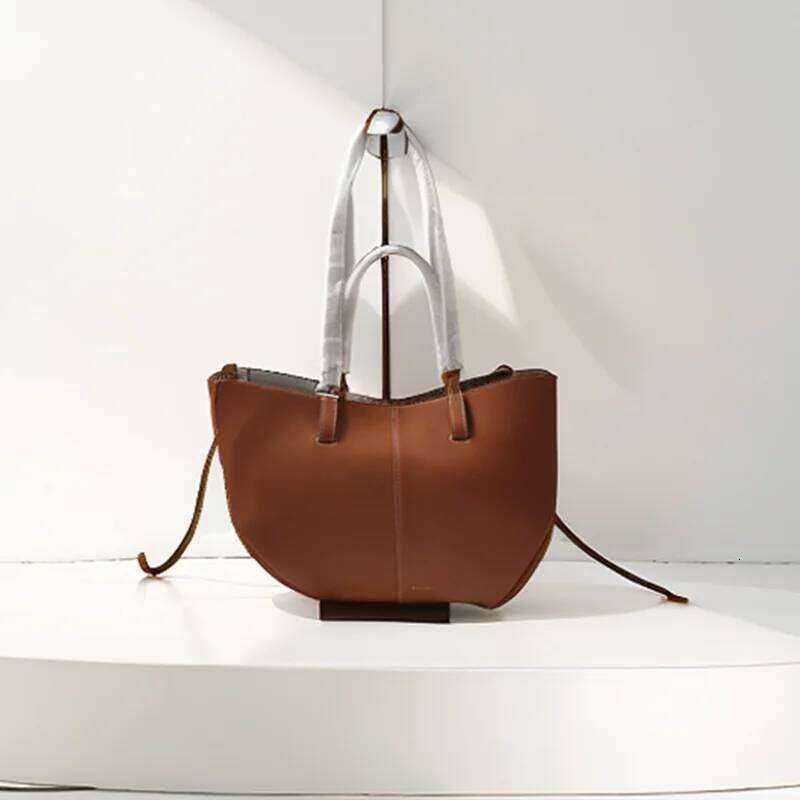 Classic Elegant Style Large Capacity Wing Crossbody Handbag Retro European American Niche Bucket Armpit Tote Bag Fashion