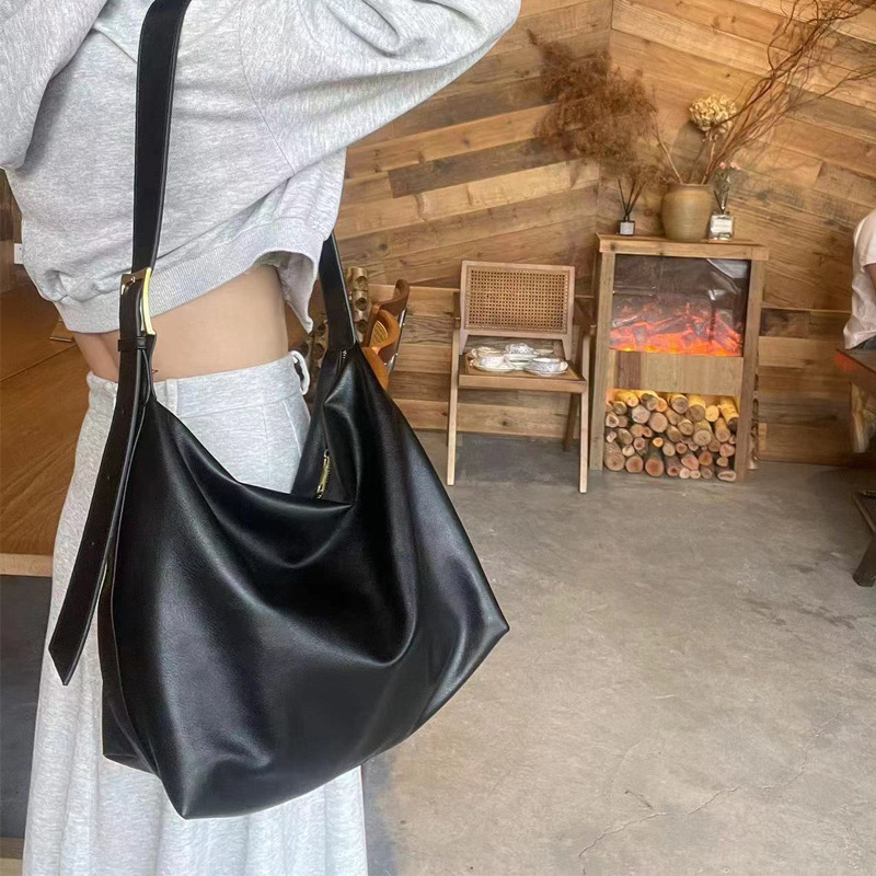 designer 2025 Korean Style Spring New Tote Bag for Women Simple Fashion Large Capacity Commuter Bag Trendy Soft Minimalist Crossbody Bag