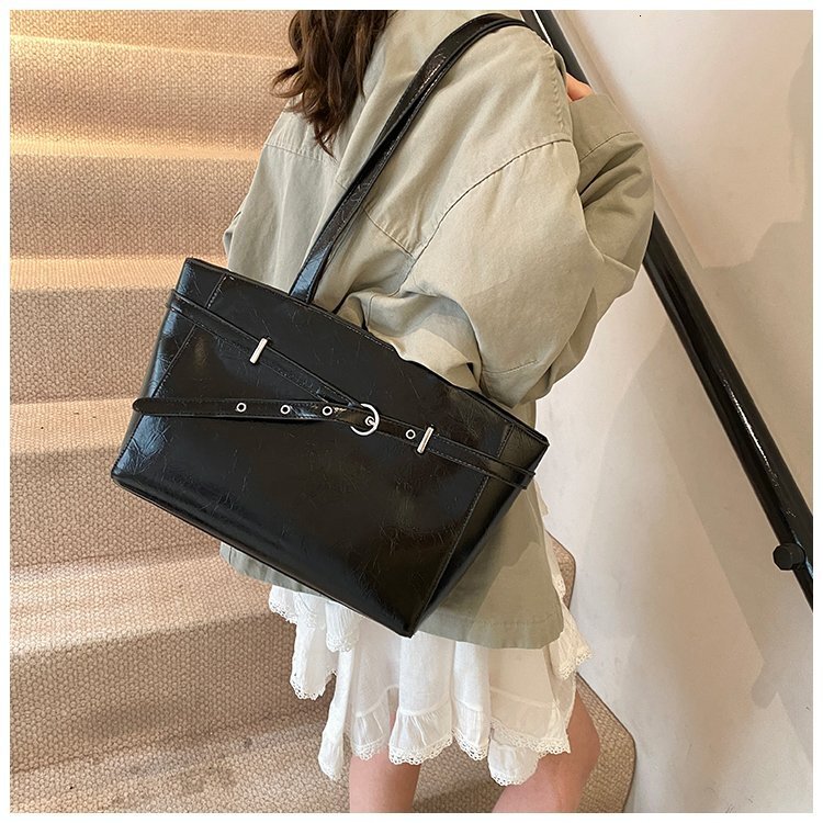Korean style niche commuting multifunctional handbag retro fashion women fashion s fashion large capacity shoulder bag designer women s crossbody bag