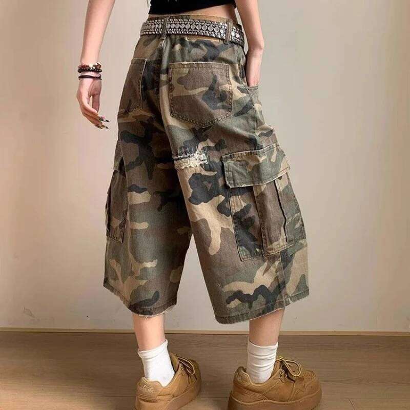 Large Size American Retro Ripped Patch Straight Camouflage Women Cropped Jeans Y2k Fashion Design Loose Casual Shorts Trendy