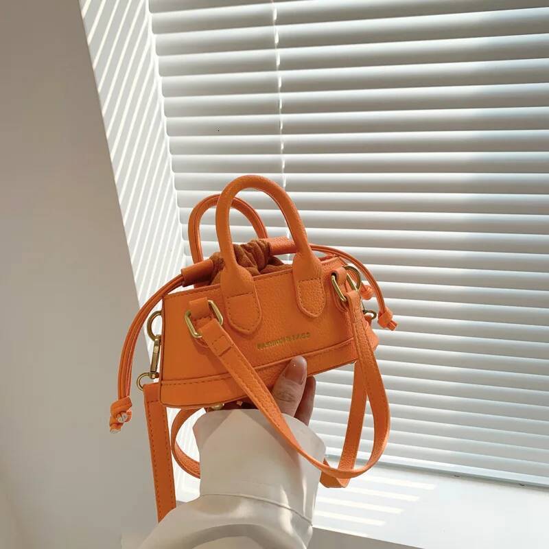 2025 new fashionable drawstring girl one-piece new splicing designer women's handbag simple mini girl shoulder bag niche design shell bag car sew