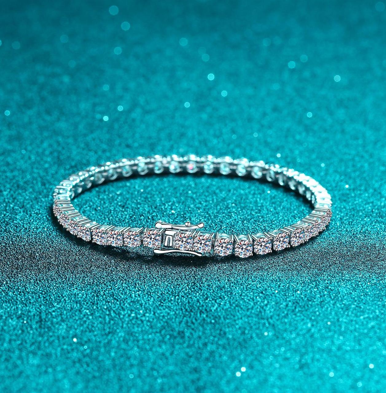 Chic Accessory Choice Premium Quality PT950 Plate Finish & High Clarity Moissanite Beads Adorning a Stylish Lady's Band