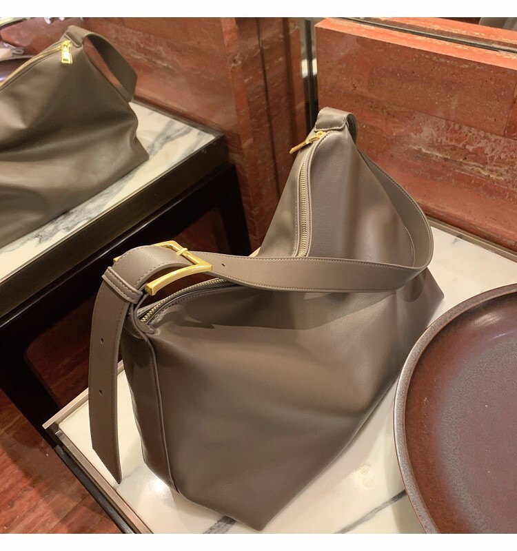 designer 2025 Korean Style Spring New Tote Bag for Women Simple Fashion Large Capacity Commuter Bag Trendy Soft Minimalist Crossbody Bag