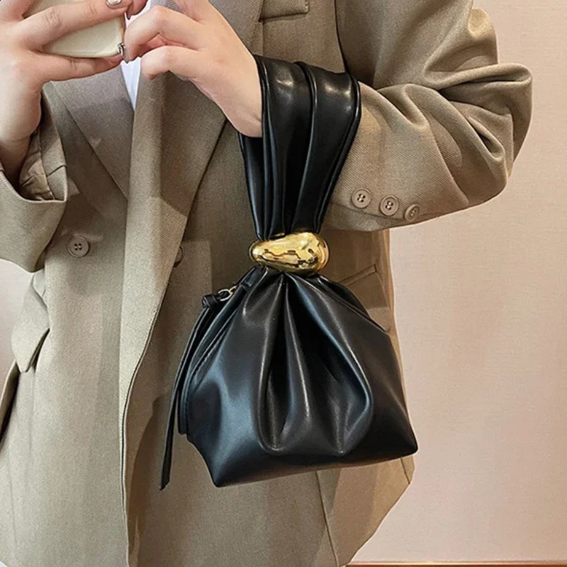 Personalized Soft Leather Clutch Bag Women Pleated Mini Bucket Pouch Temperament Side Zipper Party Evening Bags 250530