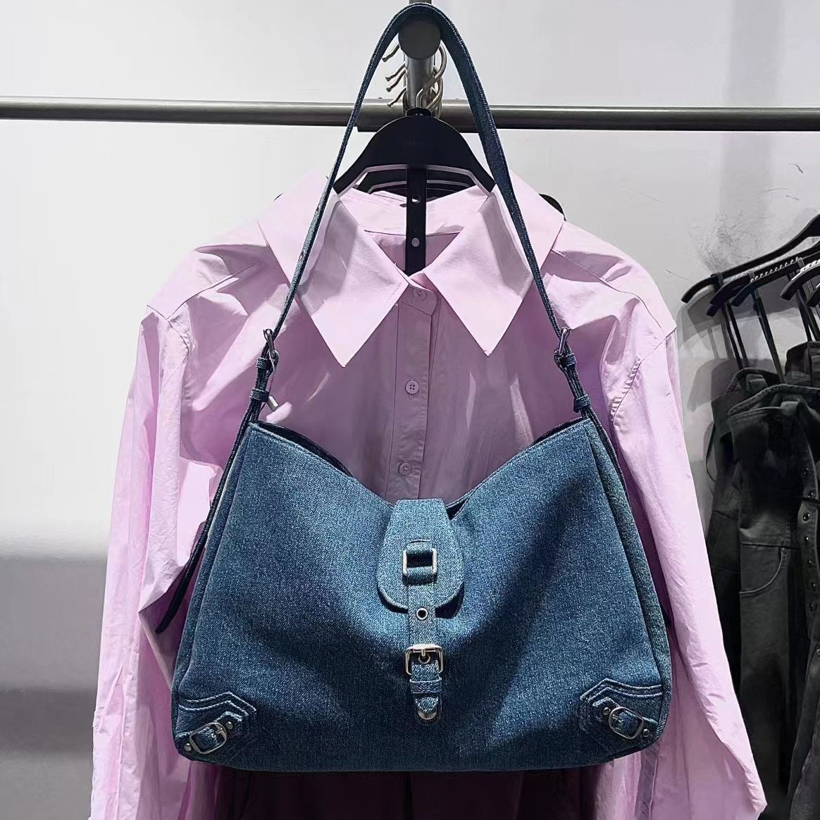 designer 2025 Autumn New Women's Bag Fashion Cool Trendy Large Capacity Retro Style Shoulder Crossbody Bag Versatile Underarm Bag