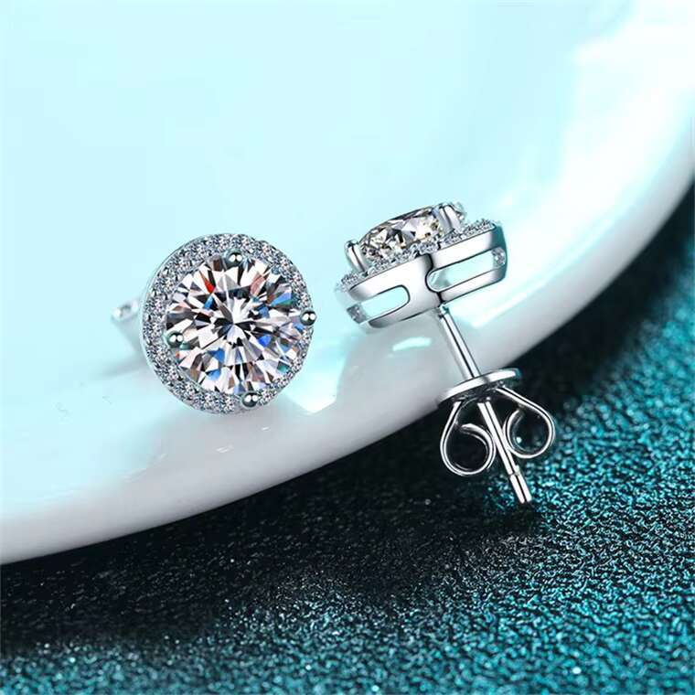 Customized Diamond Moissanite Zircon Stud Earrings Excellent Quality Romantic Accessories