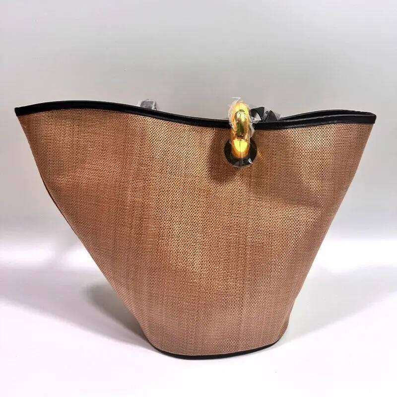 Hot Selling New Retro Women's Tote For Spring Summer , Niche Design Casual And Multi-Purpose Commuter Lock Basket Braided Bag Designer Bags