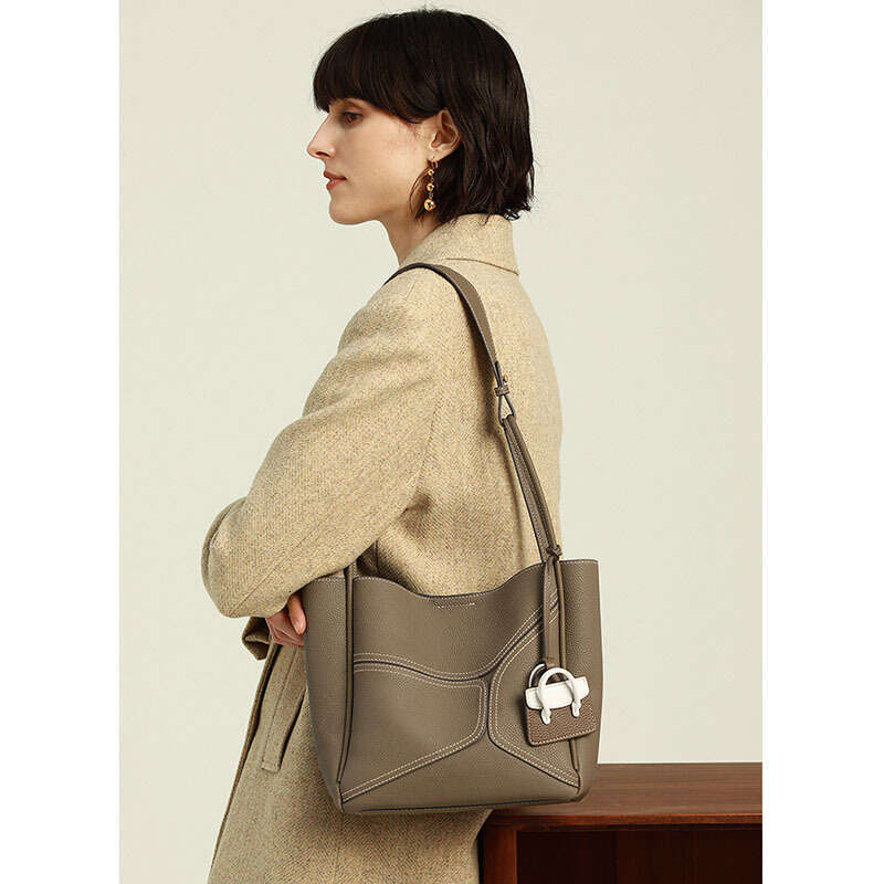 Spring Summer Crossbody Large Capacity Single Shoulder Cowhide Handbag Women High end Commuter Tote Genuine Leather s Bag