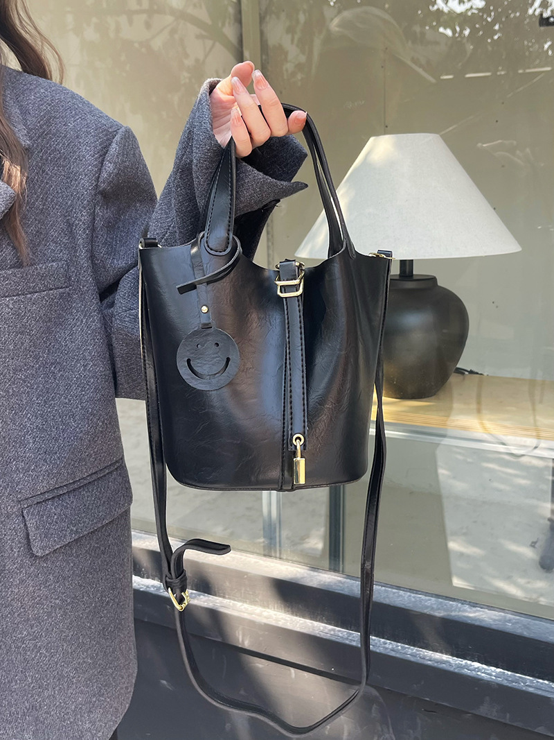 designer Milad Retro Handheld Basket Bag for Women Autumn Winter 2025 New Fashion Trendy Bucket Bag Versatile Crossbody Bag