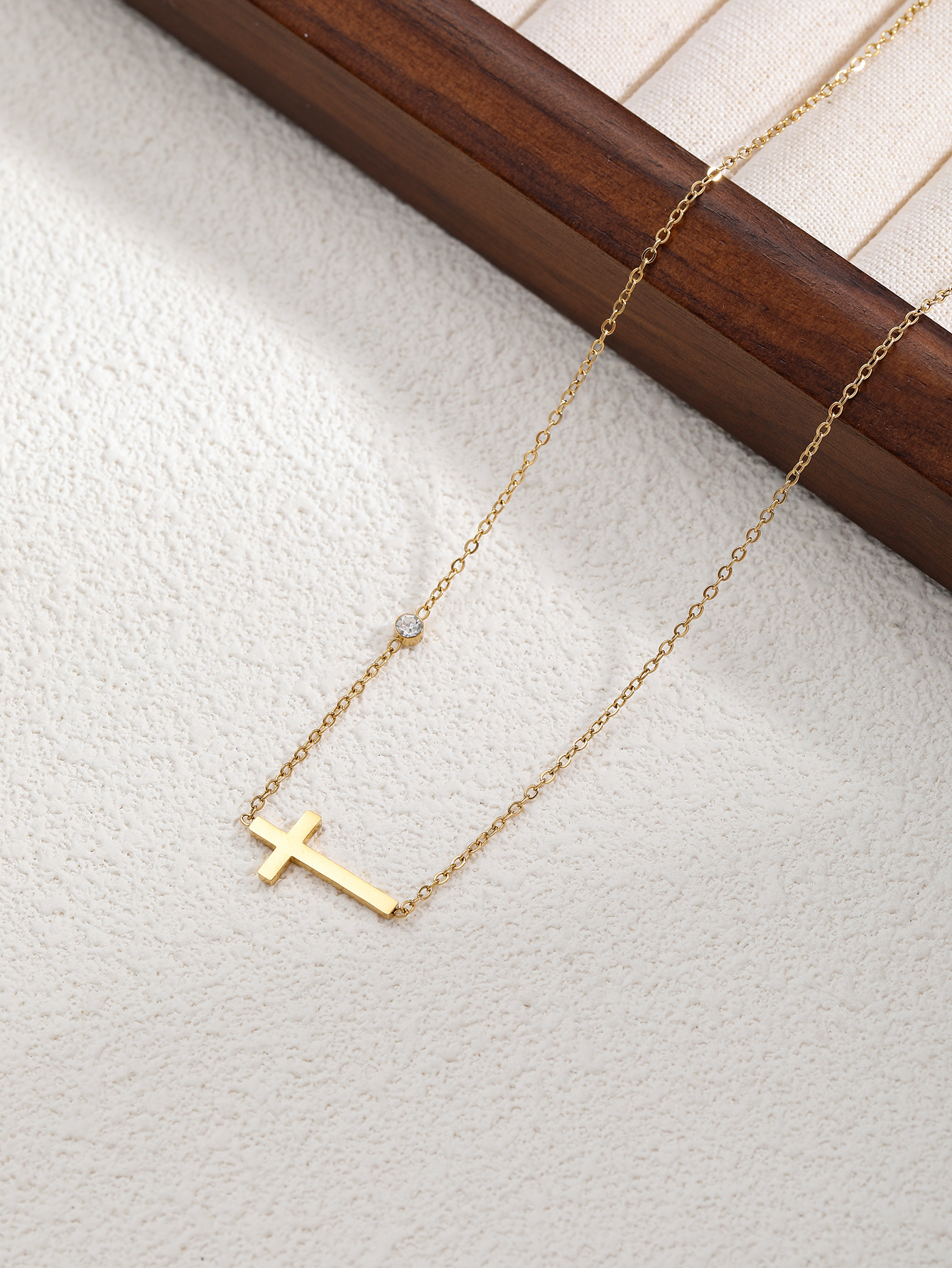 Design Sense Internet Celebrity Minimalist Style High-end Collarbone Chain Trend Titanium Steel Non-fading Three-layer Cross Necklace for Women