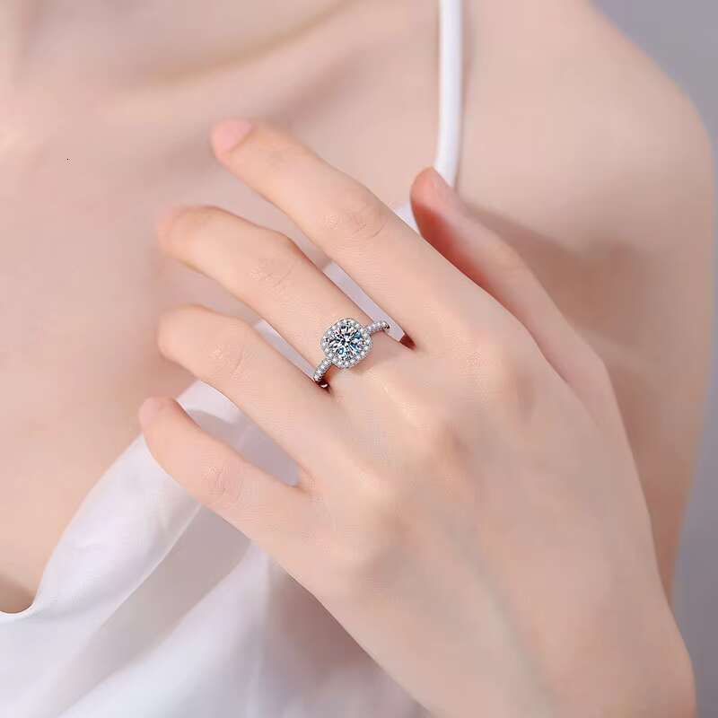 Classic Jewelry Wholesale Round Cut Moissanite Ring for Ladies High-end Ring Couple Ring 1ct
