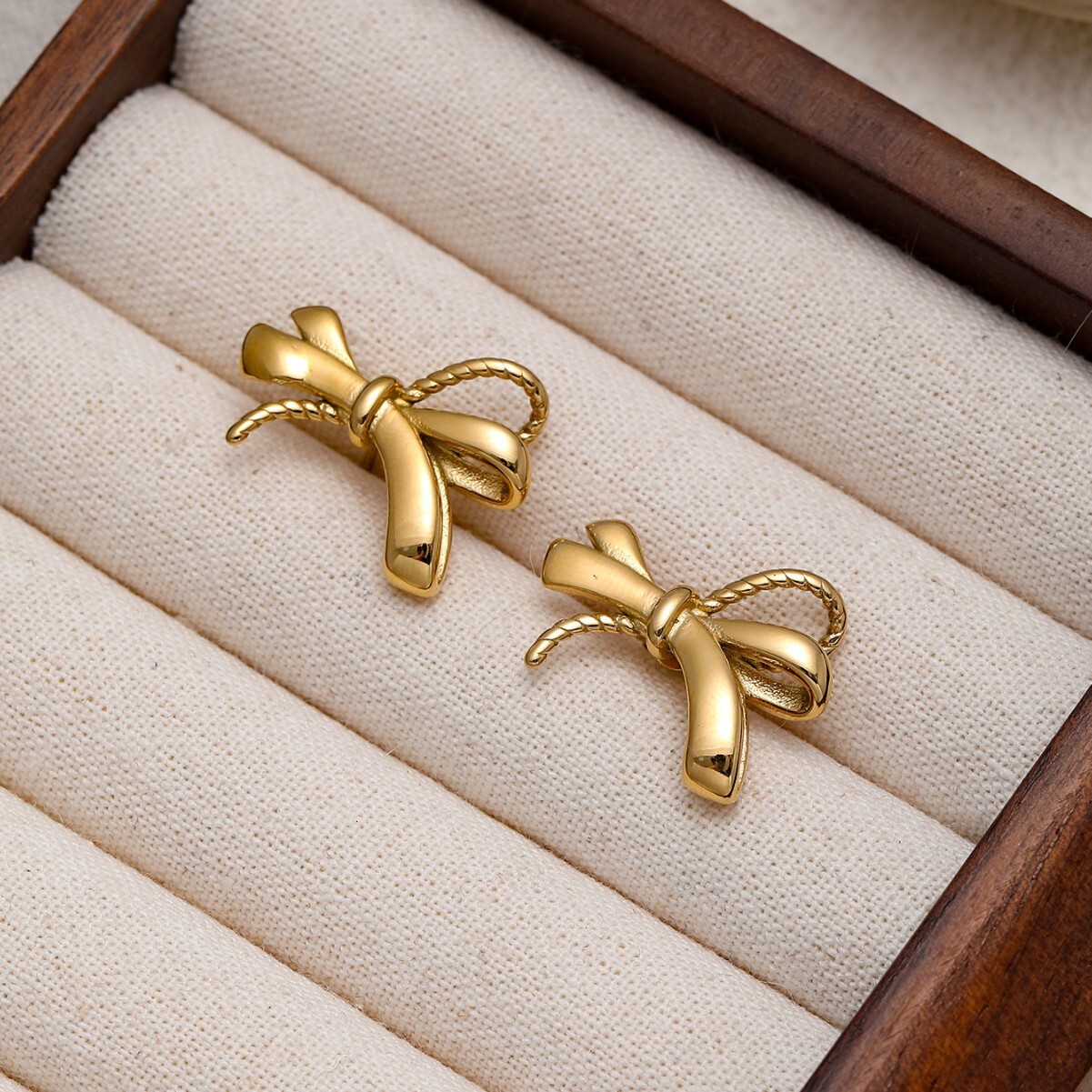 Hot-Selling Color Necklace for Women Pendant Bowknot Clavicle Chain Design