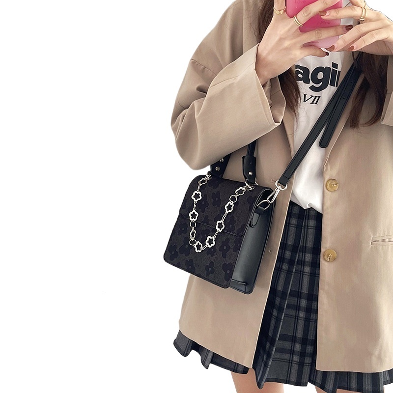 designer Fashion Plum Blossom Pattern Chain Bag for Women Korean Style Niche Black Printed Handbag Versatile Crossbody Bag for Women 2025 New